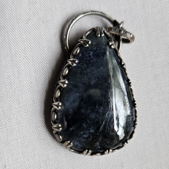 Flashy Iolite Pendant - Picture 2 of 4
